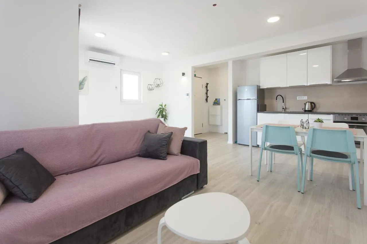 Ferienwohnung Delminium Kaštela Apartment