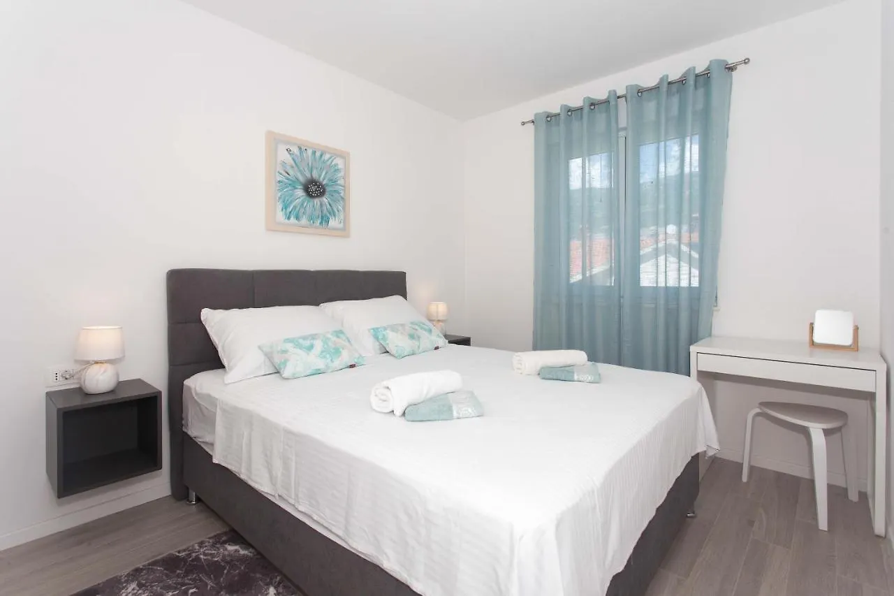 Ferienwohnung Delminium Kaštela Apartment